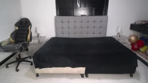 melanny_petite online show from 25, 7, 2026