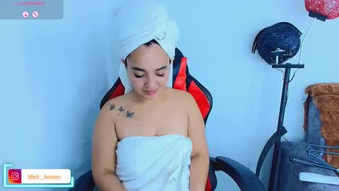    Independent model online show from 13, 11, 2025