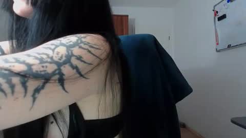 Snapshot of melissanextdoor chatting on 24, 9, 2025 Ariana online show from 24, 9, 2025