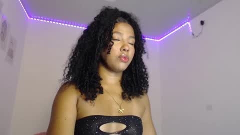 Snapshot of mell_rossi chatting on 7, 10, 2025 mell_rossi online show from 7, 10, 2025