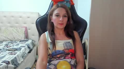Snapshot of mellbell_ chatting on 22, 10, 2025 MellyMell  online show from 22, 10, 2025