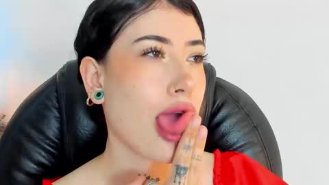 Snapshot of melody_suarez chatting on 4, 12, 2024 MELODY online show from 4, 12, 2024