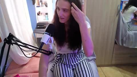 Snapshot of memisecrets chatting on 25, 10, 2025 Megumi Aina online show from 25, 10, 2025