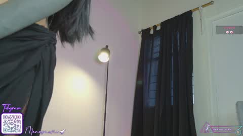 Mena  Help me reach 700 thumbs up online show from 25, 1, 2025