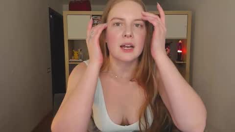 Snapshot of meow_k1tty chatting on 19, 11, 2025 Flora Next stream November 17th at 6 GMT online show from 19, 11, 2025