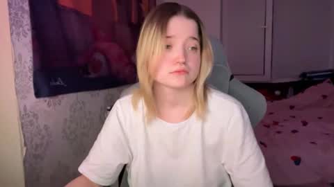 Snapshot of meowki4 chatting on 4, 1, 2025 meowme online show from 4, 1, 2025