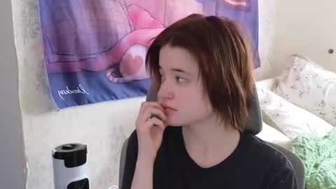 Snapshot of meowki4 chatting on 7, 10, 2025 meowme online show from 7, 10, 2025