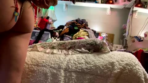 gurlnips online show from 27, 12, 2024