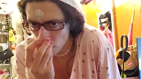 gurlnips online show from 6, 1, 2025