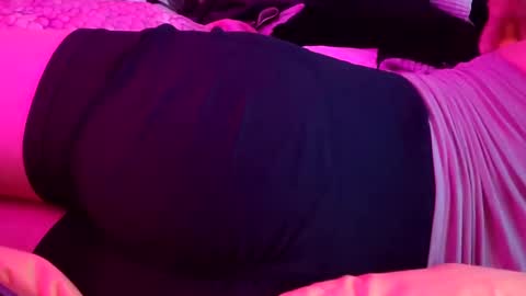 gurlnips online show from 15, 2, 2025