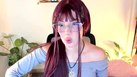 laura 3 i am independent model online show from 25, 9, 2025