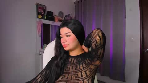 Snapshot of merlia_model chatting on 2, 12, 2025 instagram fernandatoloza01 online show from 2, 12, 2025