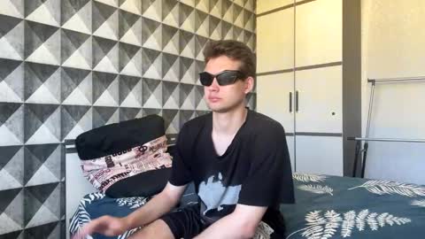 Johnny and Hailey online show from 27, 4, 2026
