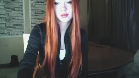 Snapshot of mezzalunaa chatting on 2, 3, 2025 vollmond online show from 2, 3, 2025