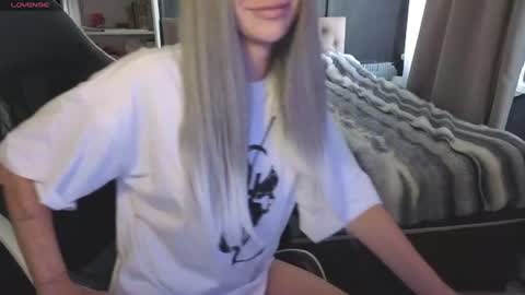 Snapshot of mezzalunaa chatting on 8, 8, 2026 vollmond online show from 8, 8, 2026