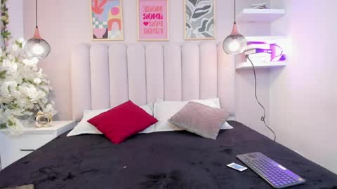 mia__bailey_ online show from 8, 5, 2026