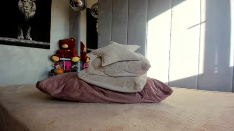 Mia  Milan online show from 5, 3, 2025