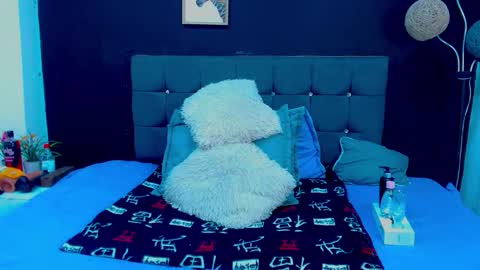 C A L L  M E  M I A  online show from 30, 11, 2025