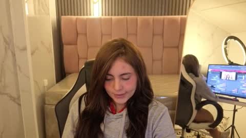 Mia  online show from 24, 10, 2025