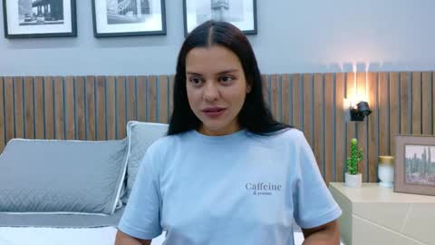 Mia Bellefort online show from 6, 2, 2026