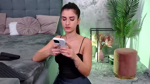 Snapshot of mia_carter99 chatting on 4, 12, 2024 Freya Allen online show from 4, 12, 2024