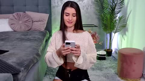 Snapshot of mia_carter99 chatting on 12, 1, 2025 Freya Allen online show from 12, 1, 2025