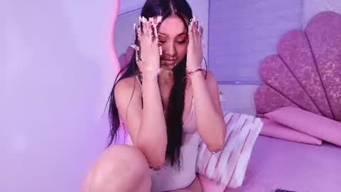 Mia  online show from 5, 7, 2026