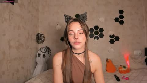 Mia  next stream Thursday 1400 UTC1 Friday 1400 UTC1 online show from 30, 10, 2025