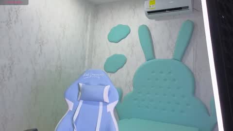 Mia Cuttee online show from 28, 9, 2025