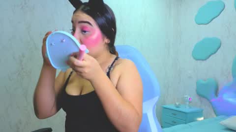 Mia Cuttee online show from 25, 11, 2025