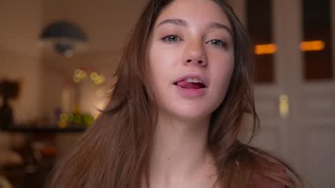 Mia online show from 5, 12, 2025