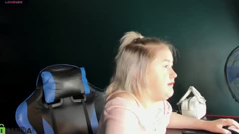 Snapshot of mia_ferd chatting on 17, 6, 2026 Mia online show from 17, 6, 2026