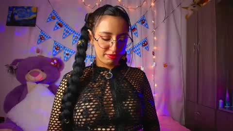 Mia flames online show from 26, 9, 2025