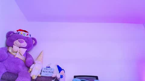 Mia flames online show from 18, 12, 2025