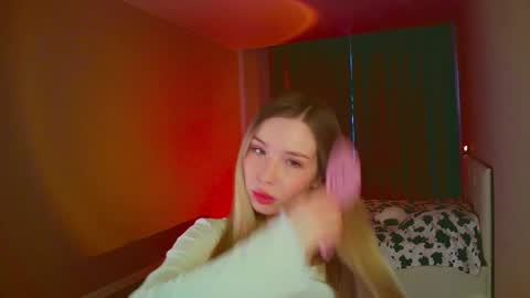 Mia online show from 10, 2, 2025