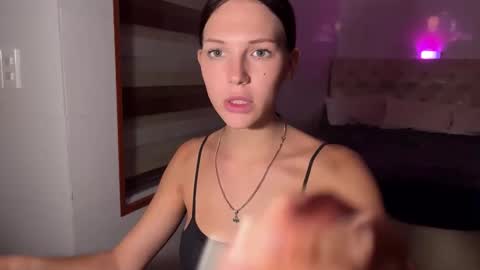 mia_floo online show from 8, 11, 2025