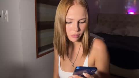 mia_floo online show from 10, 11, 2025