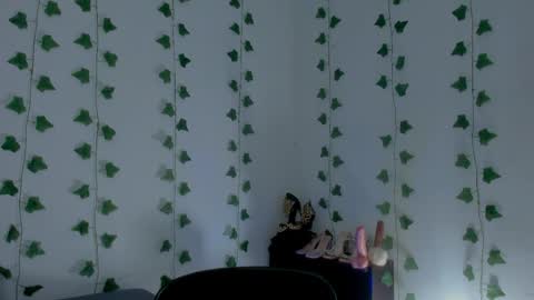 Snapshot of mia_garcia2 chatting on 6, 4, 2026 MIA online show from 6, 4, 2026