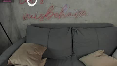 Snapshot of mia_liwis chatting on 15, 10, 2025 Minnie online show from 15, 10, 2025