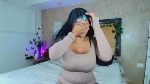 MIALOPEZ      .     Y      .      online show from 28, 7, 2026