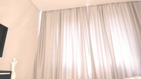 Snapshot of mia_lui chatting on 4, 7, 2026 Mia 3 online show from 4, 7, 2026