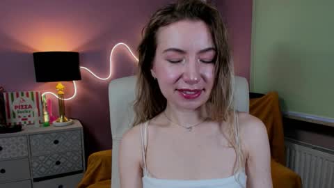 Mia online show from 6, 11, 2025