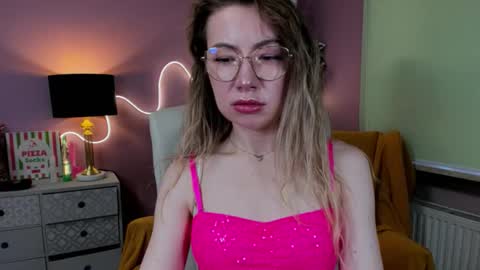 Mia online show from 7, 11, 2025