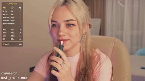 mia_milagros online show from 8, 1, 2025