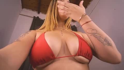 mia independent model online show from 5, 5, 2026