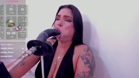 mia novoa online show from 5, 3, 2025