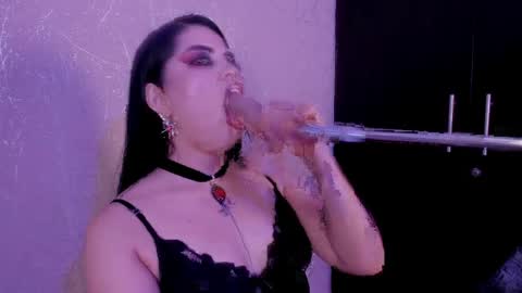 mia novoa online show from 4, 4, 2026