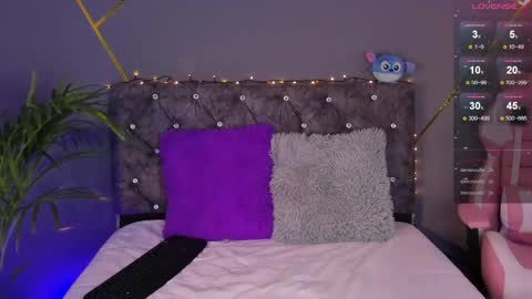 Lia thompson online show from 22, 4, 2026