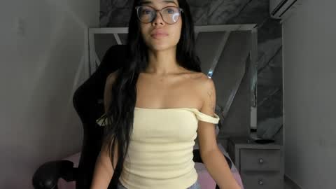 Snapshot of mia_petiteht chatting on 8, 5, 2026 mia_petiteht online show from 8, 5, 2026