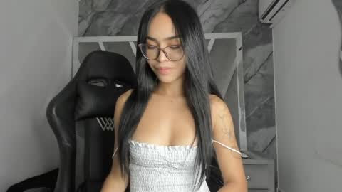 Snapshot of mia_petiteht chatting on 21, 5, 2026 mia_petiteht online show from 21, 5, 2026
